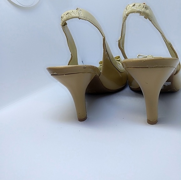 Womens Golden Heels w/ Bows Size 10 - Picture 8 of 8